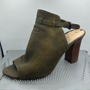 Via Spega (39,8W) Olive faux printed leather with wood heel
